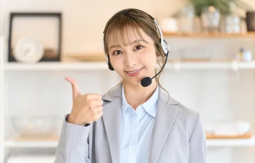 笑顔のオペレーターの女性